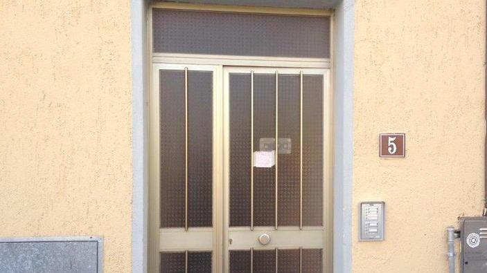 Muore a 23 anni in casa di un amico