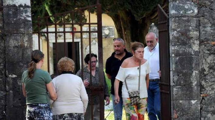 Al cimitero manca