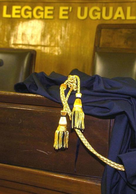 Lascia l’amante e lei lo perseguita con sms e telefonate 
