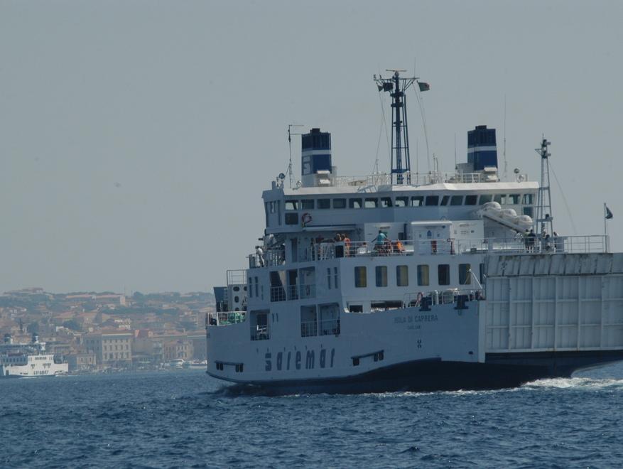 Saremar, via ai licenziamenti 