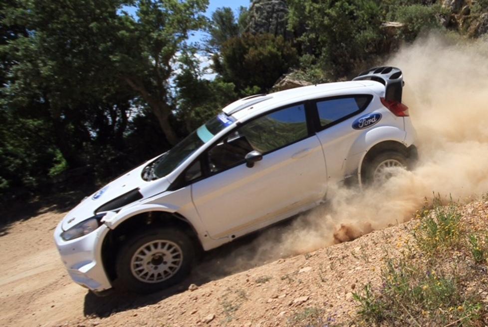  La Ford e la Volkswagen assaggiano la terra sarda 