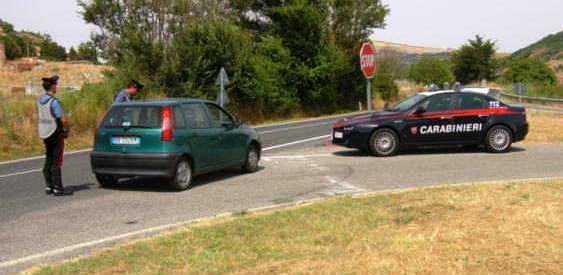 Guida l’automobile ma la patente non l’ha mai ottenuta 