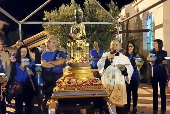  Gran folla alla processione della Madonna di Montserrat
