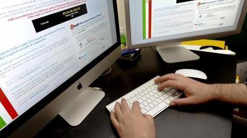 Truffe on line e carte clonate: tre denunciati dai carabinieri