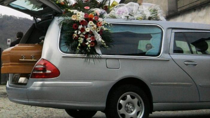 Sorpresa a rubare nel carro funebre: arrestata