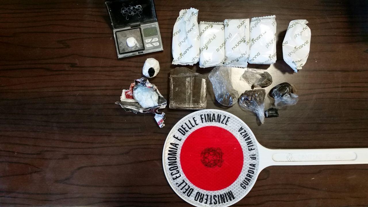 La droga sequestrata dalla Finanza