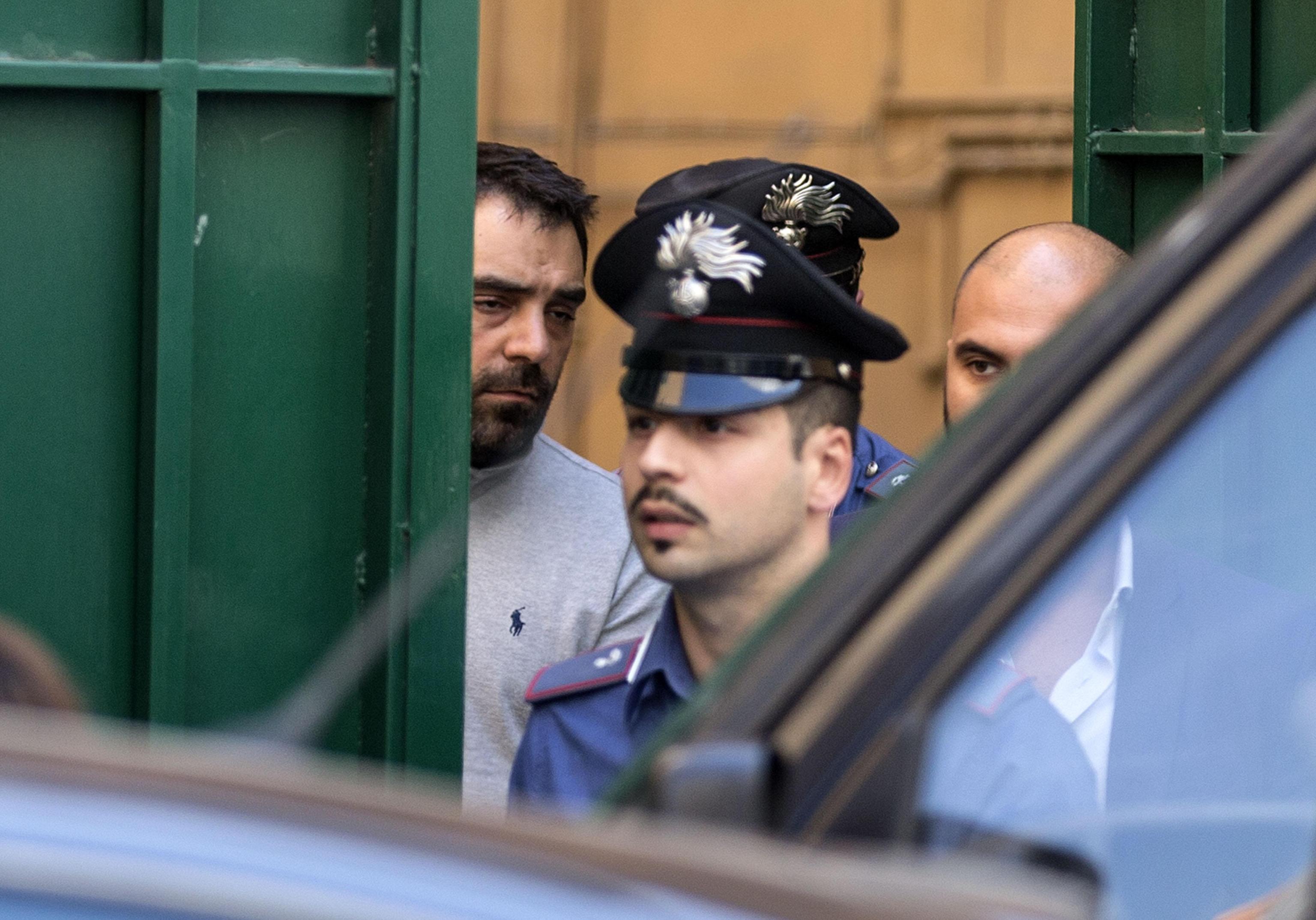 Uno degli arresti eseguiti dai carabinieri il 4 giugno per "Mafia capitale"
