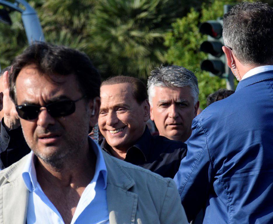 Silvio Berlusconi all'arrivo a Marina di Pietrasanta
