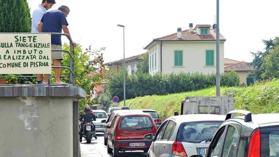 Via di Bigiano: nuovi parcheggi e un incontro col sindaco