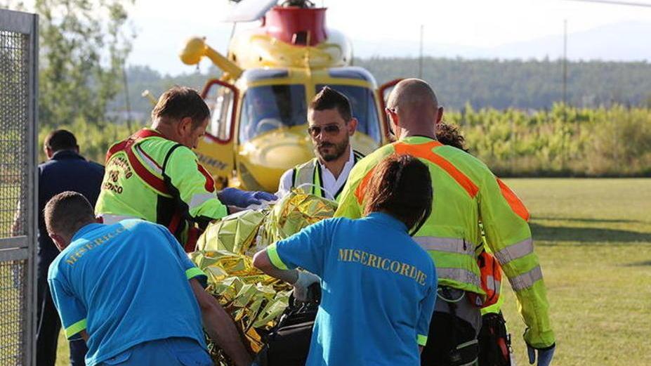 Malore mentre brucia sterpaglie: è grave