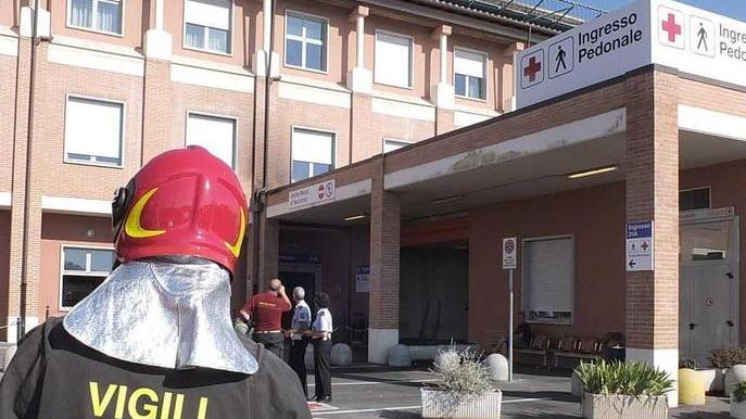 A fuoco la pensilina del pronto soccorso: pazienti spostati
