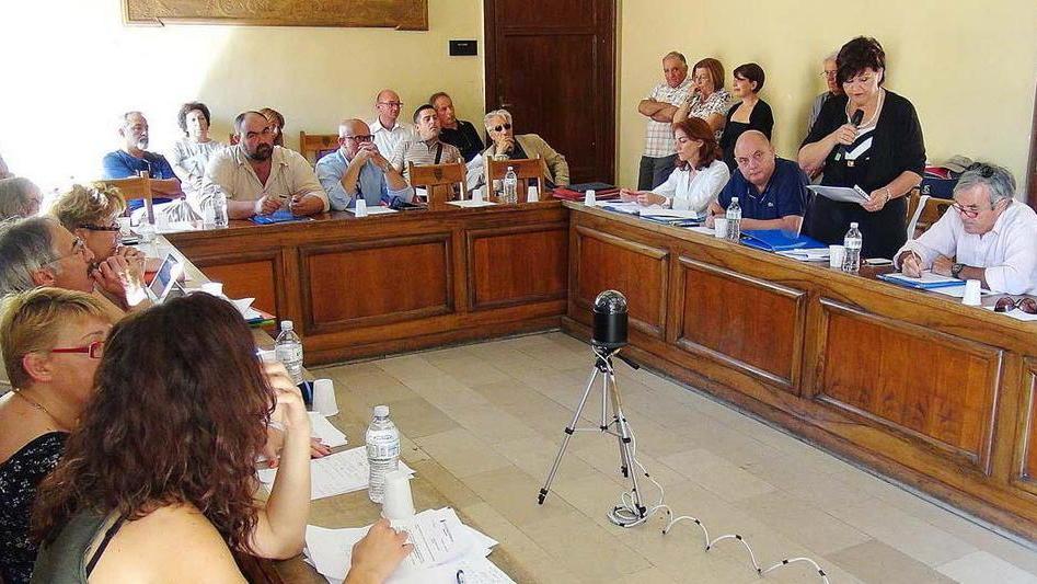 No al Consiglio, insorge la minoranza