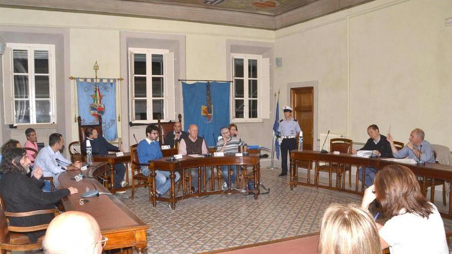 Bagni di Lucca, scontro su terme, scuola e rifiuti
