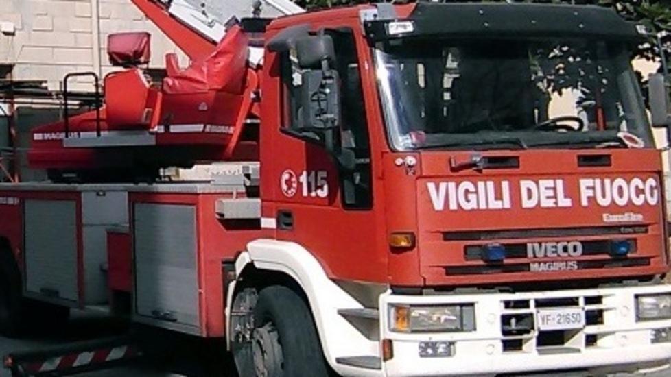 Incendio nella zona del Ponte di ferro