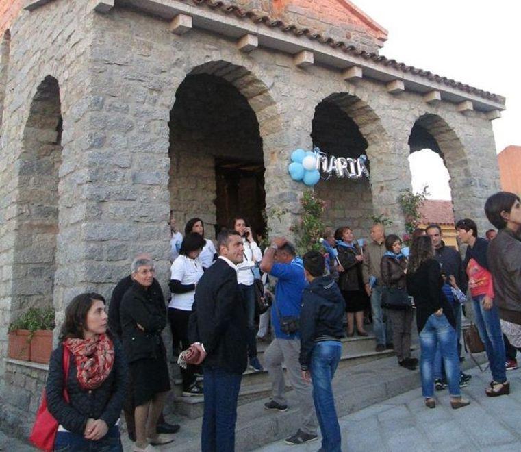 Una folla immensa riporta a casa la statua di Maria 
