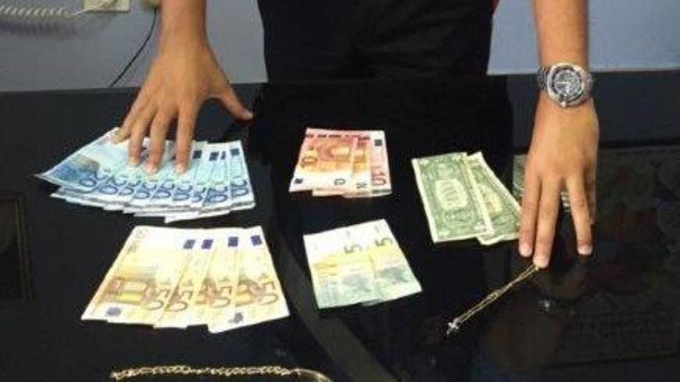 La fa arrestare dopo il furto del portafogli