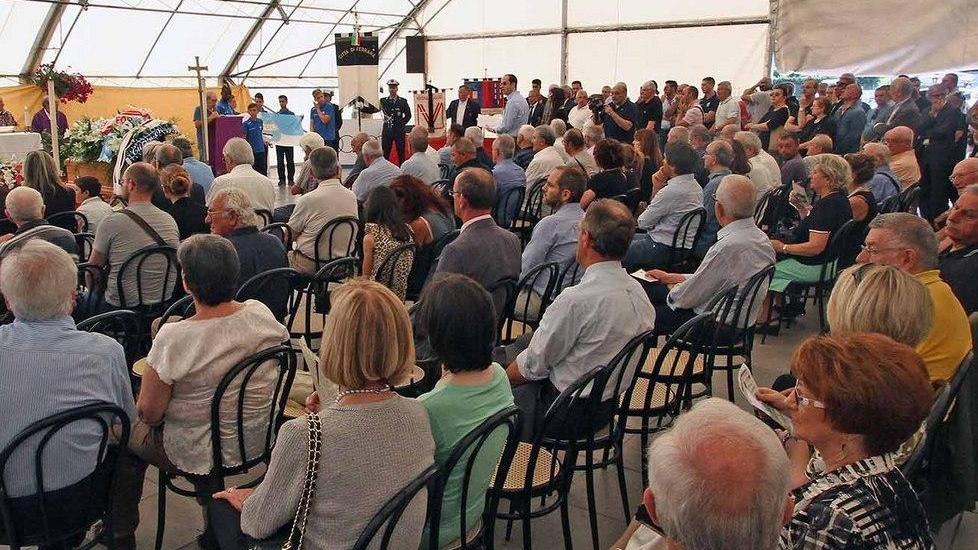 C’era il “mondo” a Ferrara per l’addio a Gibì