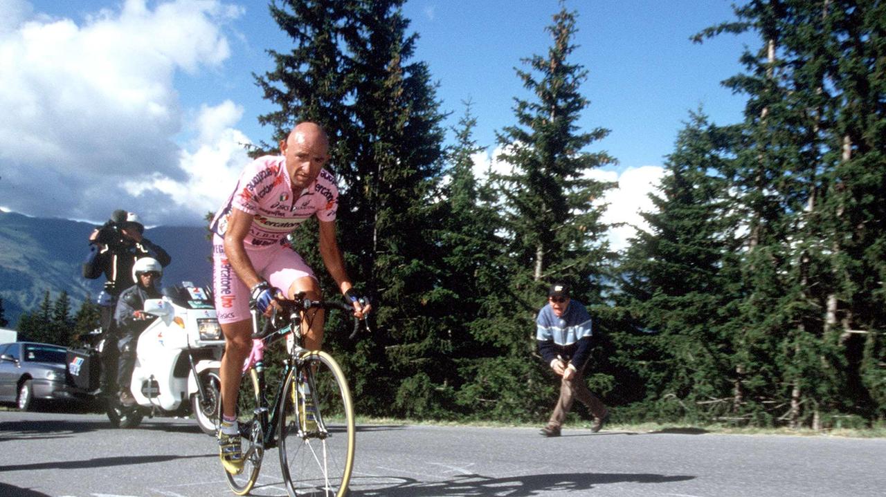 Marco Pantani al Giro (foto Corbis)