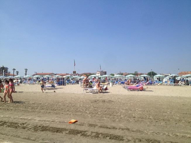 Il risveglio dei Lidi presi per mano dal sole 