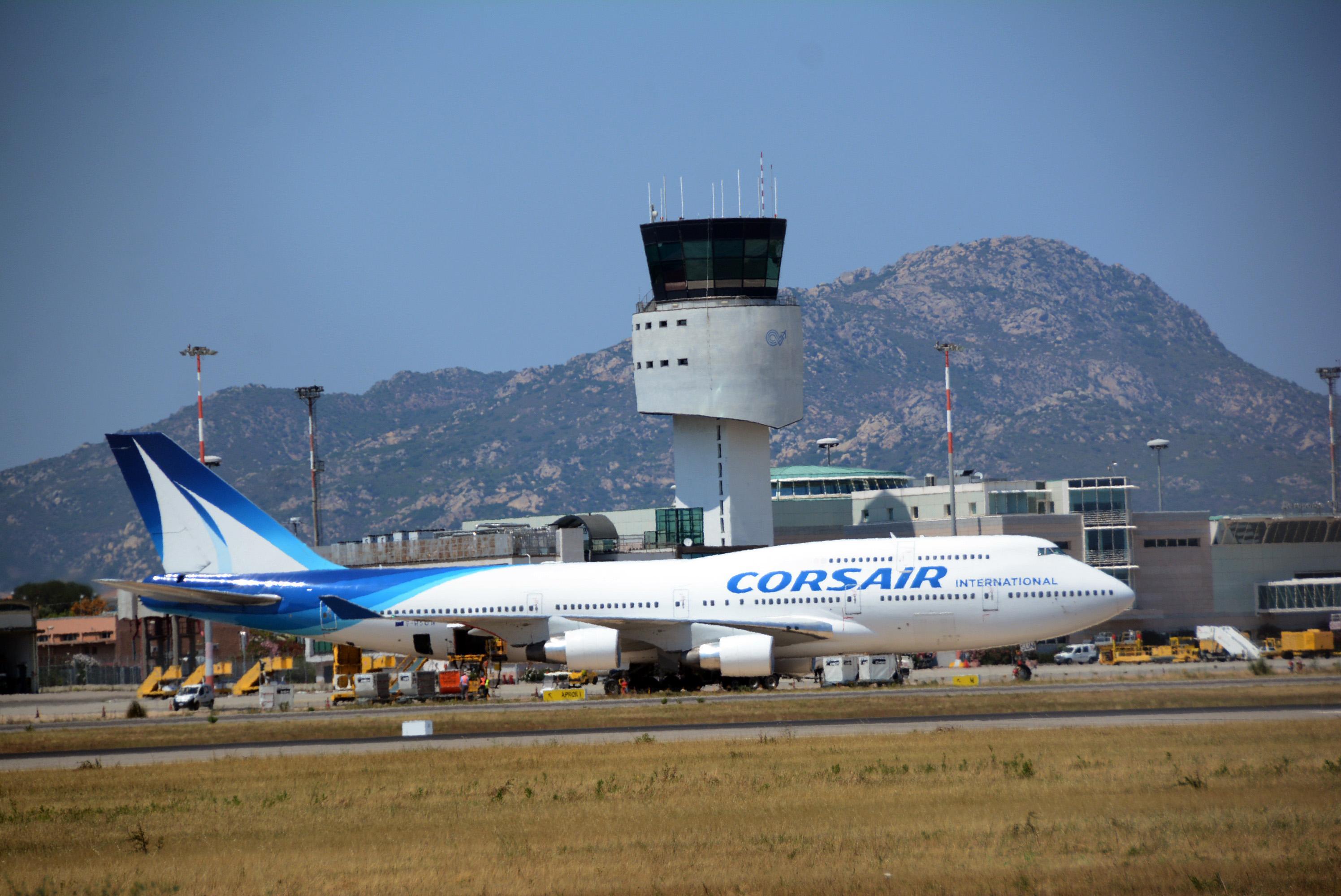 Il 747 della Corsair all'aeroporto di Olbia