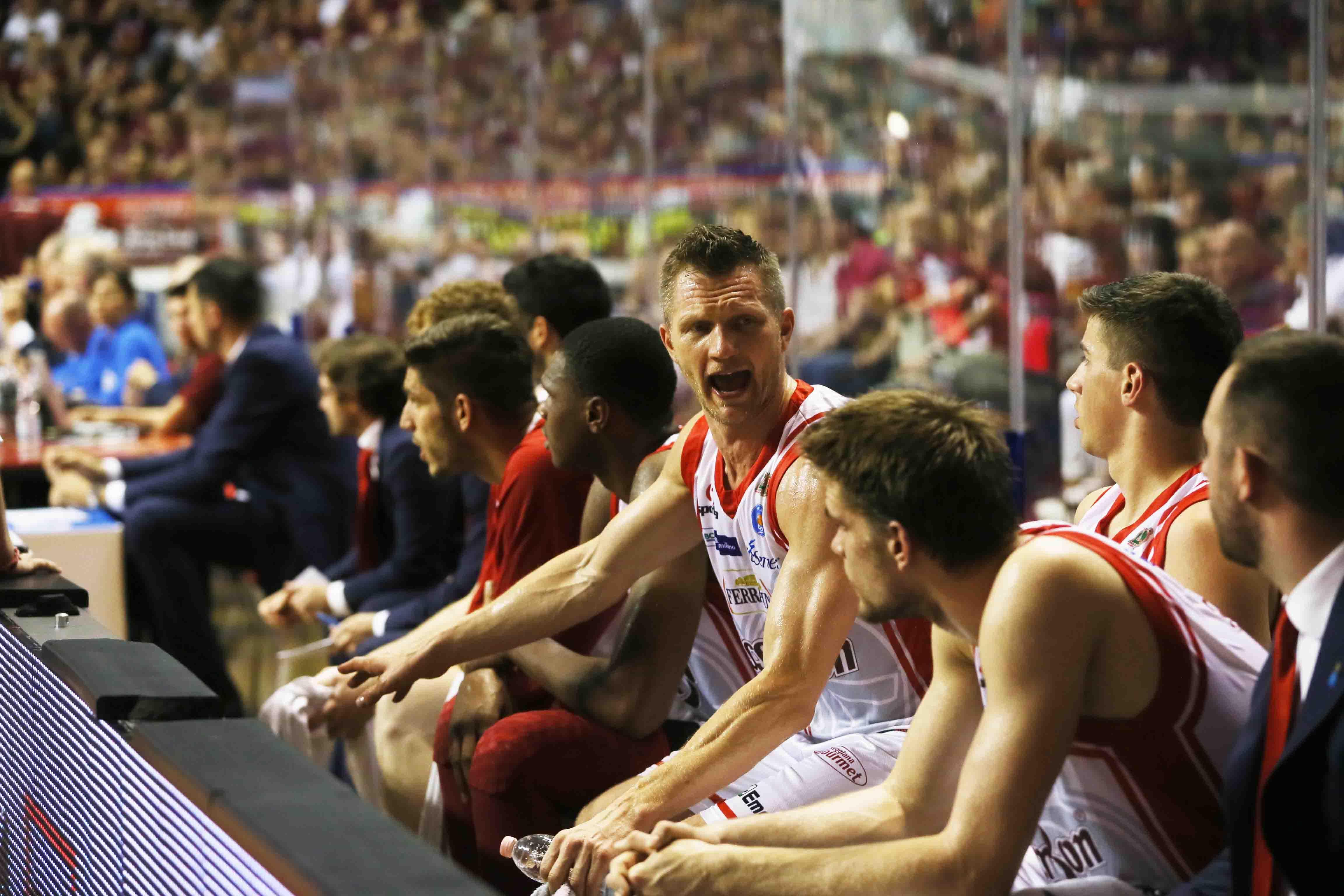 Il palasport resta al buio, si spegne anche la Grissin Bon
