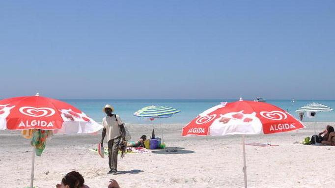 Spiagge Bianche, ruspe accanto ai bagnanti
