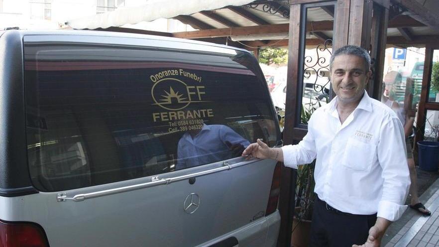 Sorpresa a rubare sul carro funebre: arrestata 40enne