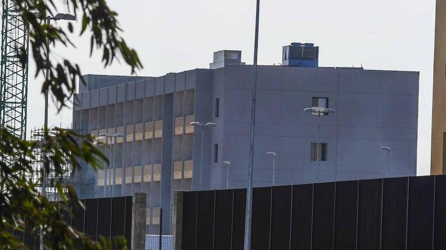Detenuto aggredisce un agente