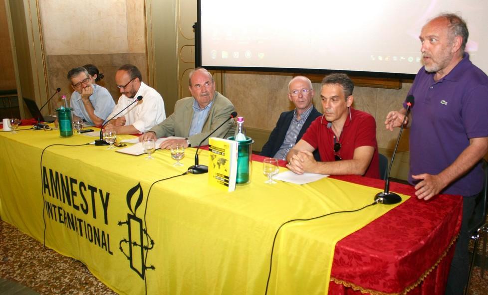 La candela di Amnesty a Ferrara 