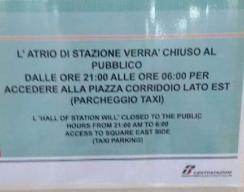 Il cartello delle Ferrovie pieno di errori nella traduzione in inglese
