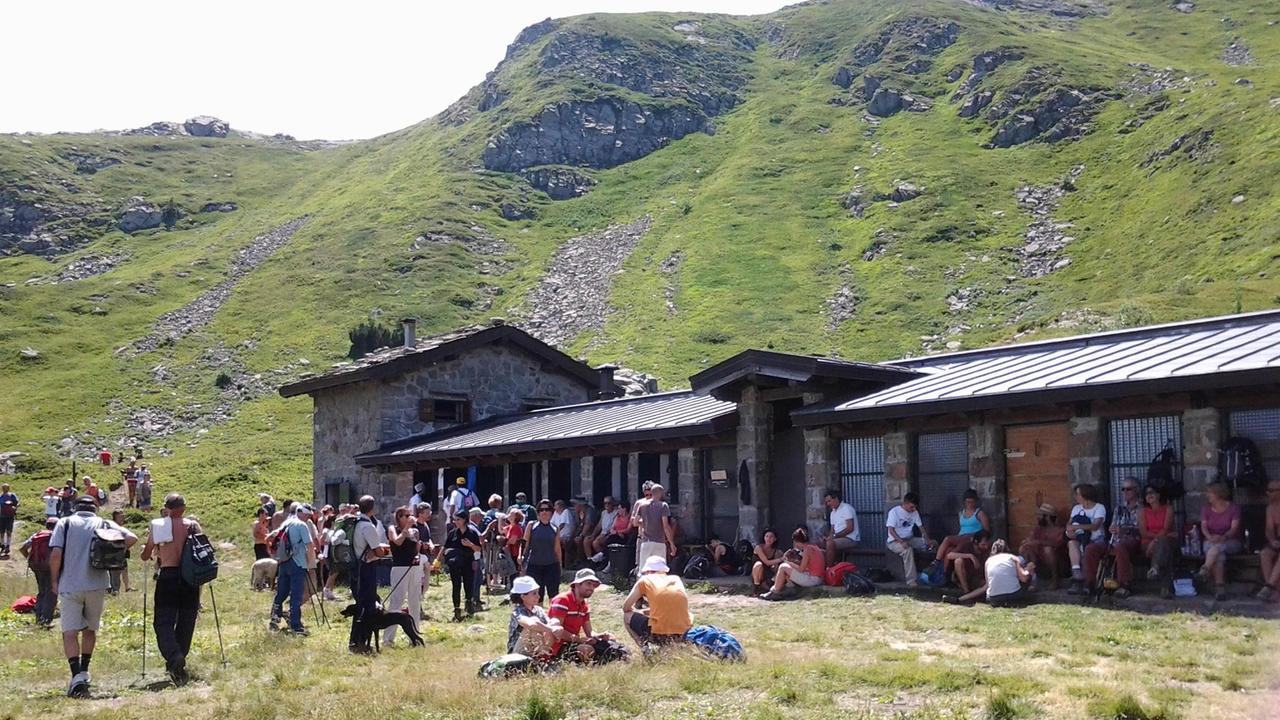 Escursionisti al bivacco del Lago Nero, all'Abetone