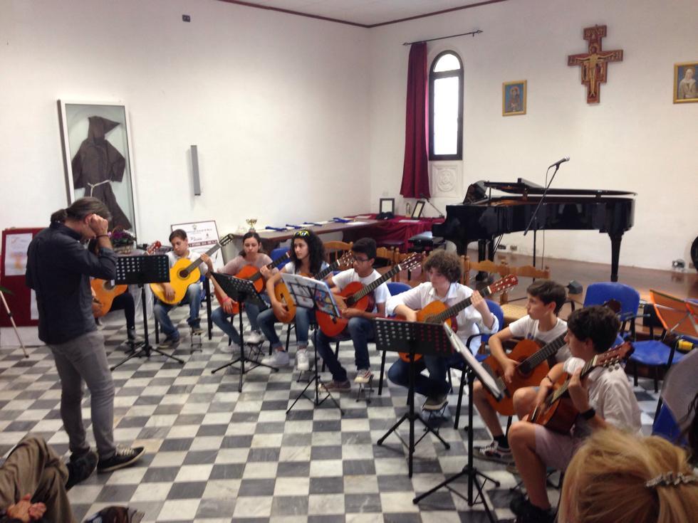 Prima classificata a un concorso nazionale la scuola di chitarra della Raffaello