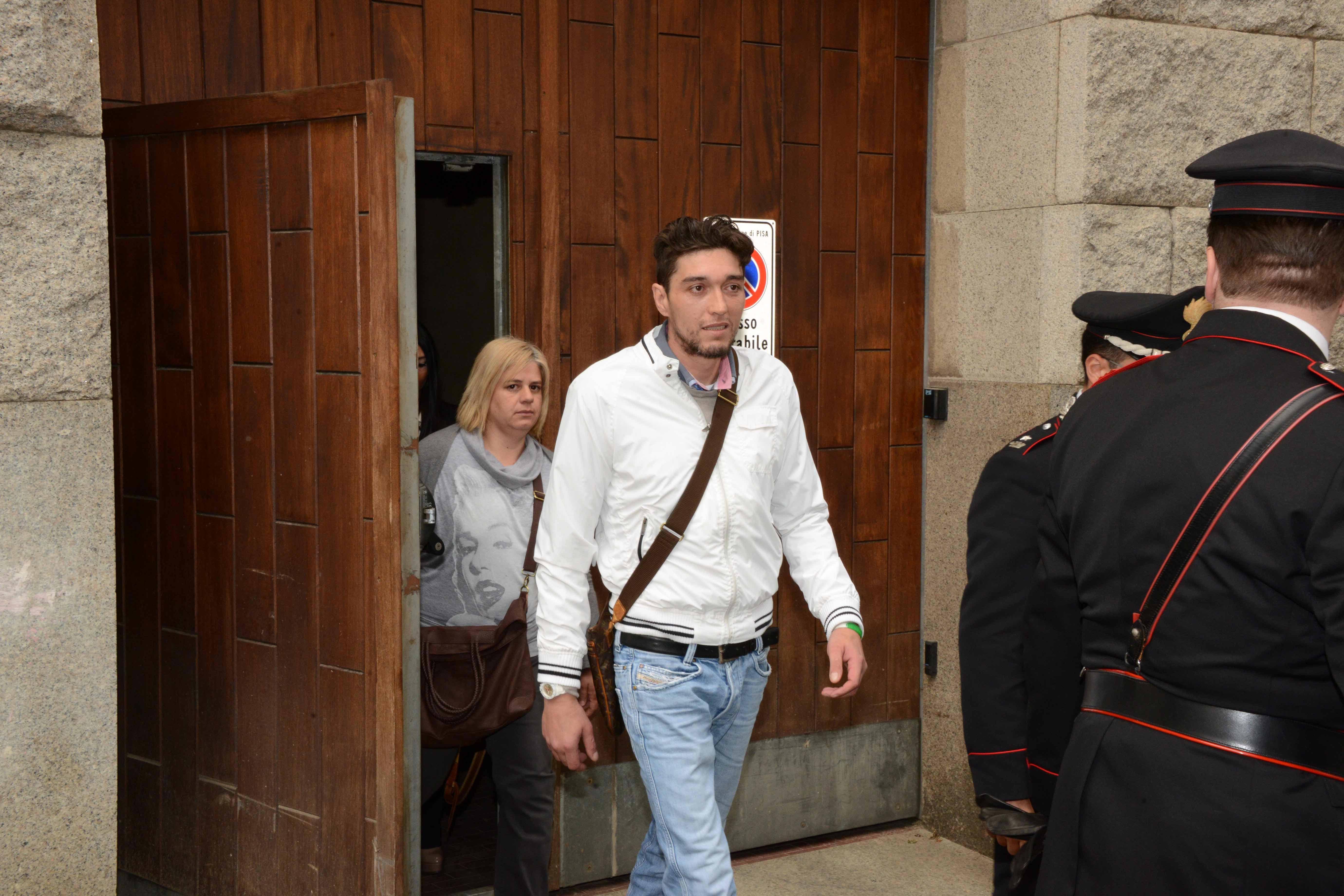 Loris Gozi esce dal Tribunale