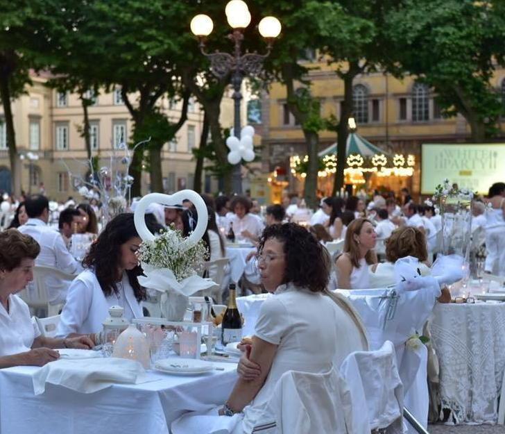 Più di mille al White Party di “Andare oltre si può” 