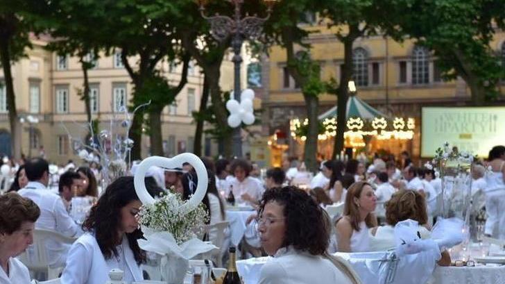 Più di mille al White Party di “Andare oltre si può”