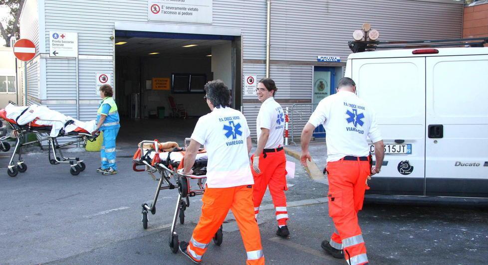 Gravissima nello schianto contro un’auto 