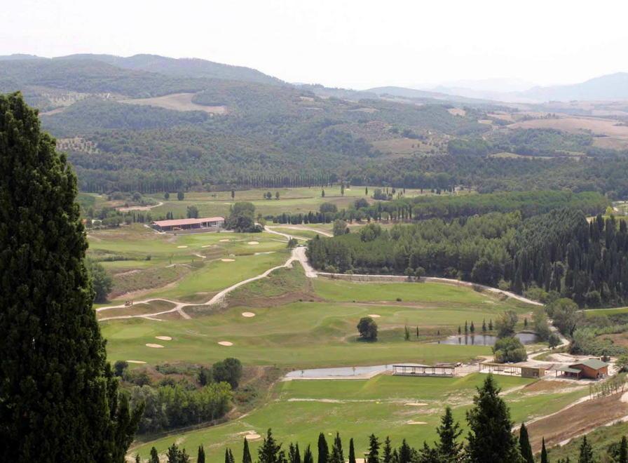 Quella club house che va oltre la crisi Castelfalfi fa buca 