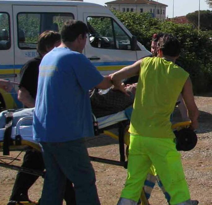 Romito, quarantenne si ferisce cadendo sugli scogli