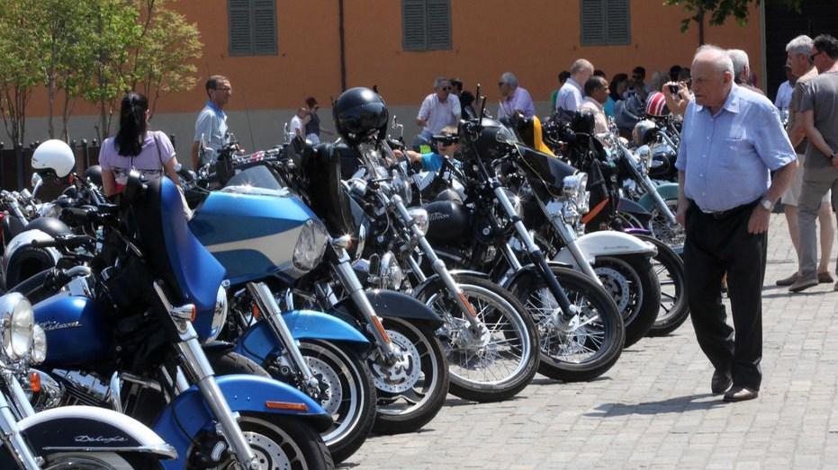 Il rombo di decine di Harley scuote il centro di Reggio