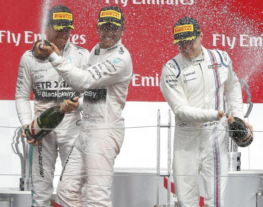 Hamilton domina, Ferrari giù dal podio 