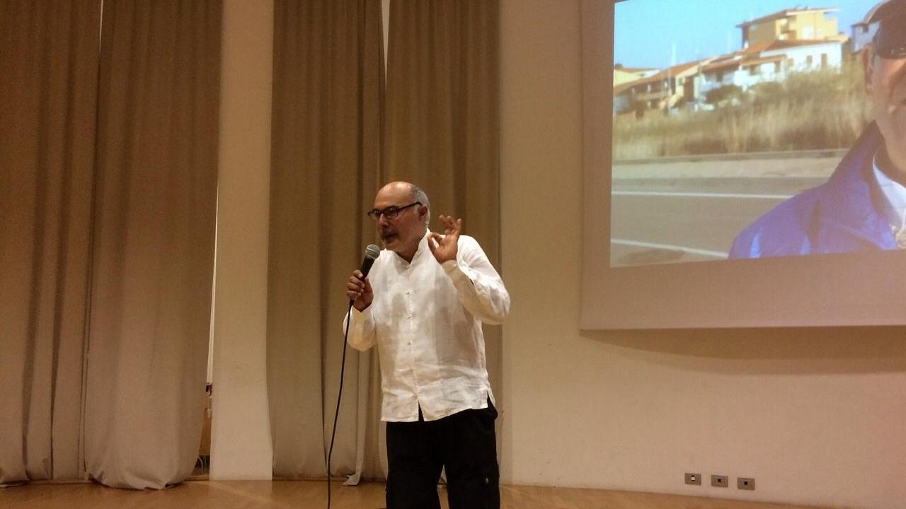 Fabrizio Derosas introduce lo spettacolo Agathopia