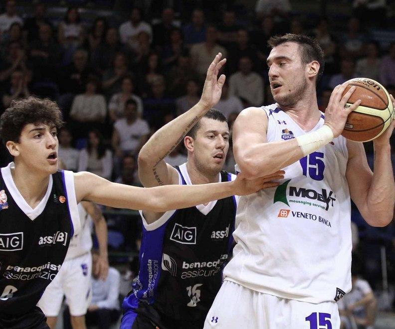 Mercato, attendendo Martello la Bondi tratta anche Benfatto 