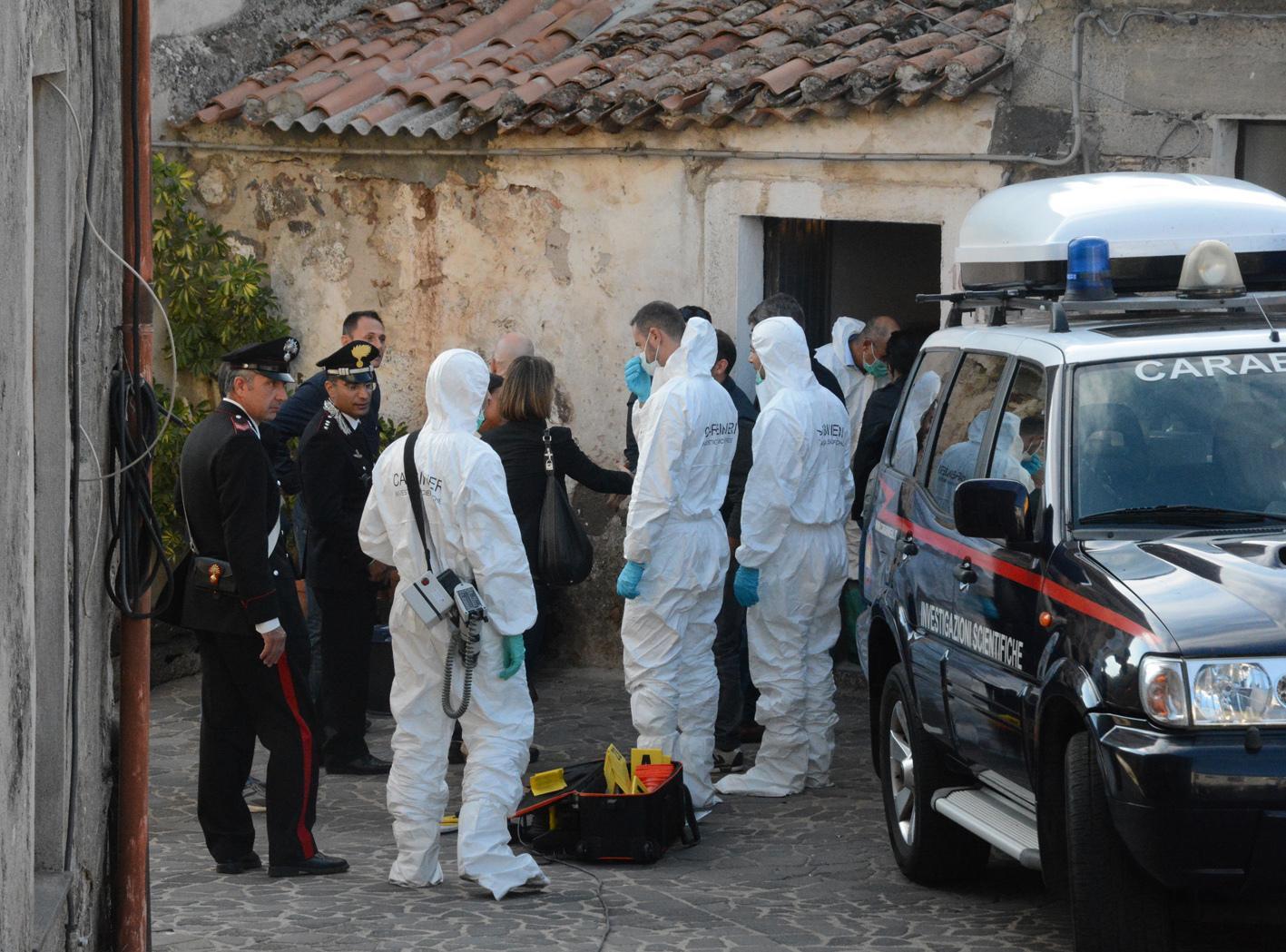 Inquirenti sul luogo del delitto a Paulilatino