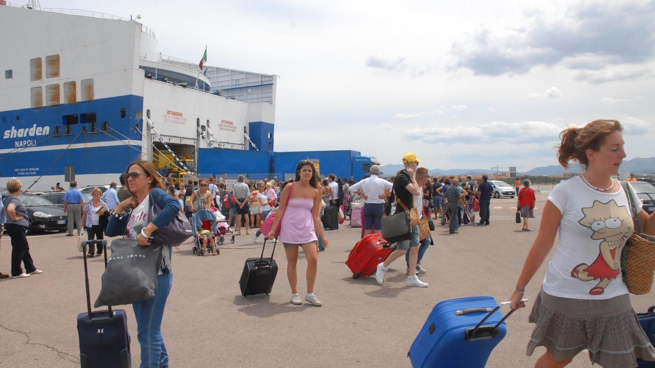 Sbarco dei turisti al porto di Olbia