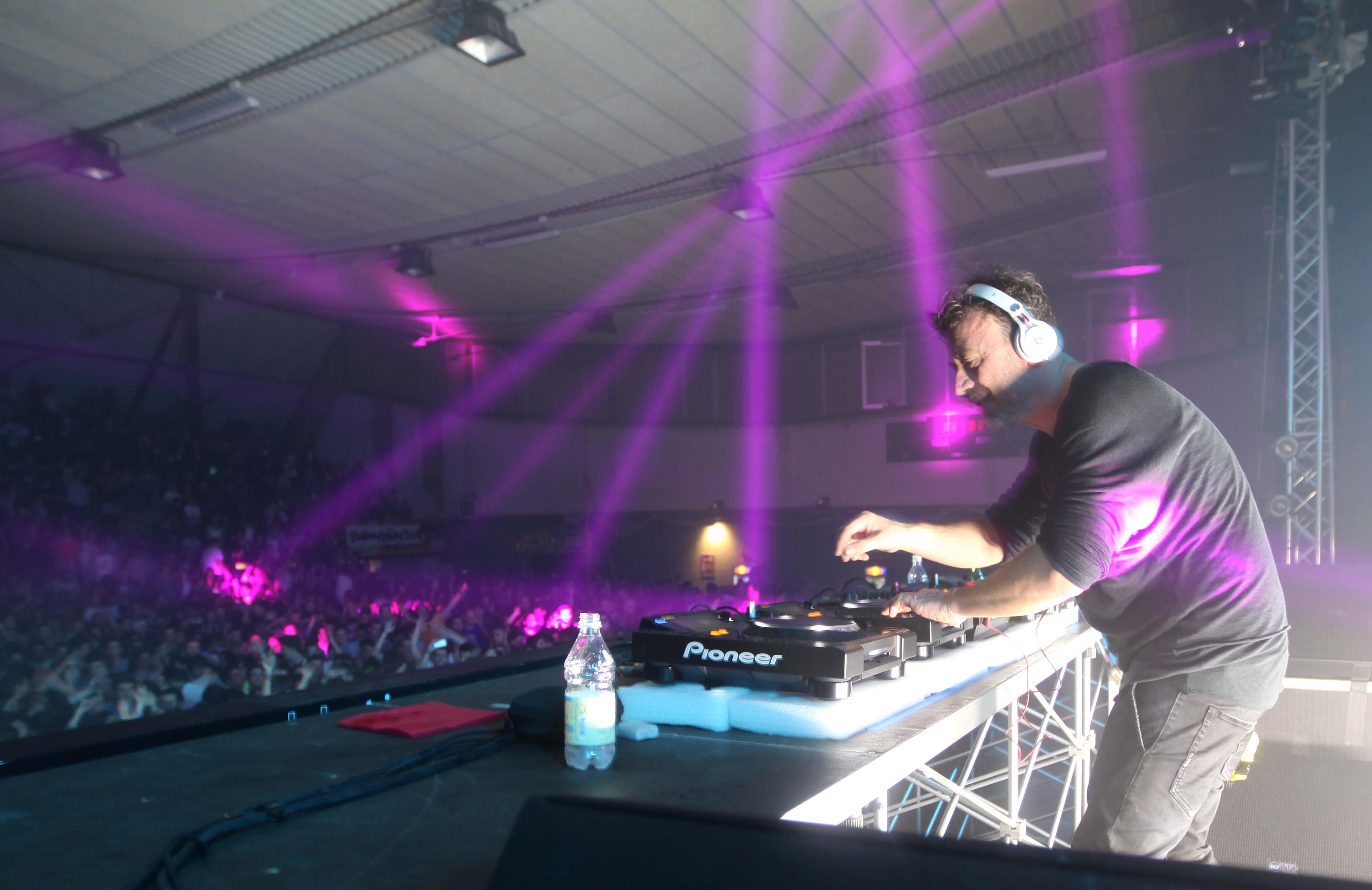 Il live-show di Benny Benassi in piazza Martiri a Reggio Emilia il primo luglio