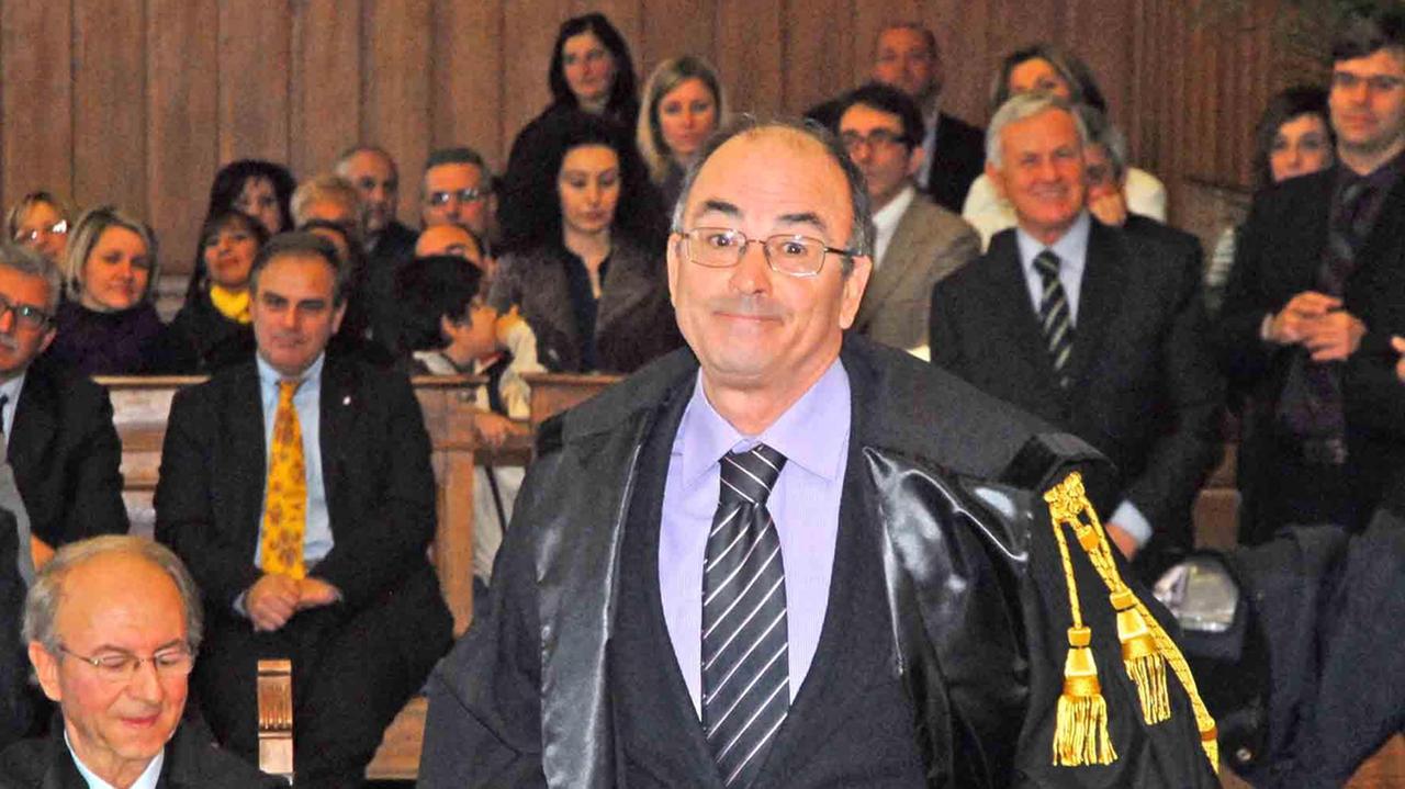 L'avvocato Silverio Gargini durante la cerimonia di premiazione per i quarant'anni di professione (foto Gori)
