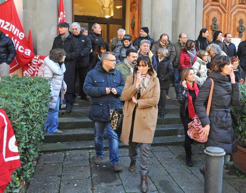 Carta igienica agli sgoccioli «Meglio portarsela da casa»