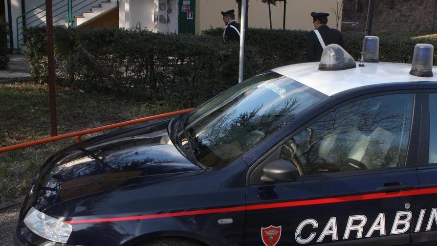 Droga ai compagni di scuola, arrestato