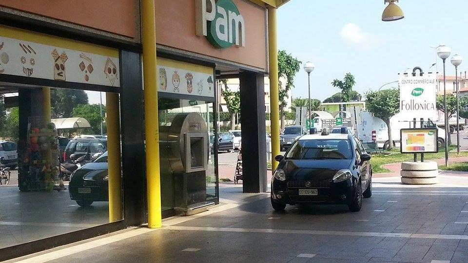 La Pam di Follonica svaligiata e i carabinieri in azione