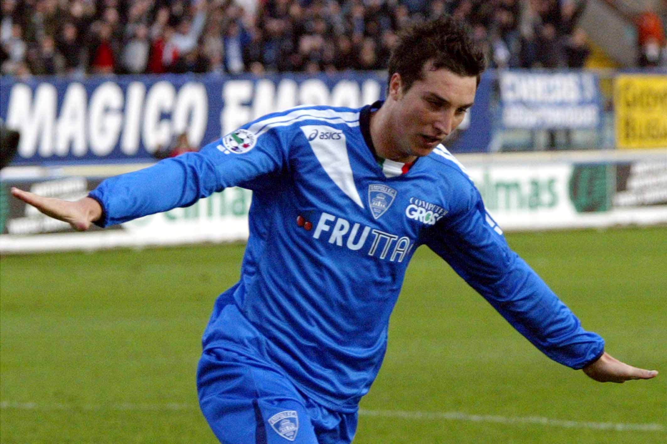 Davide Matteini esulta dopo un gol segnato con la maglia dell'Empoli